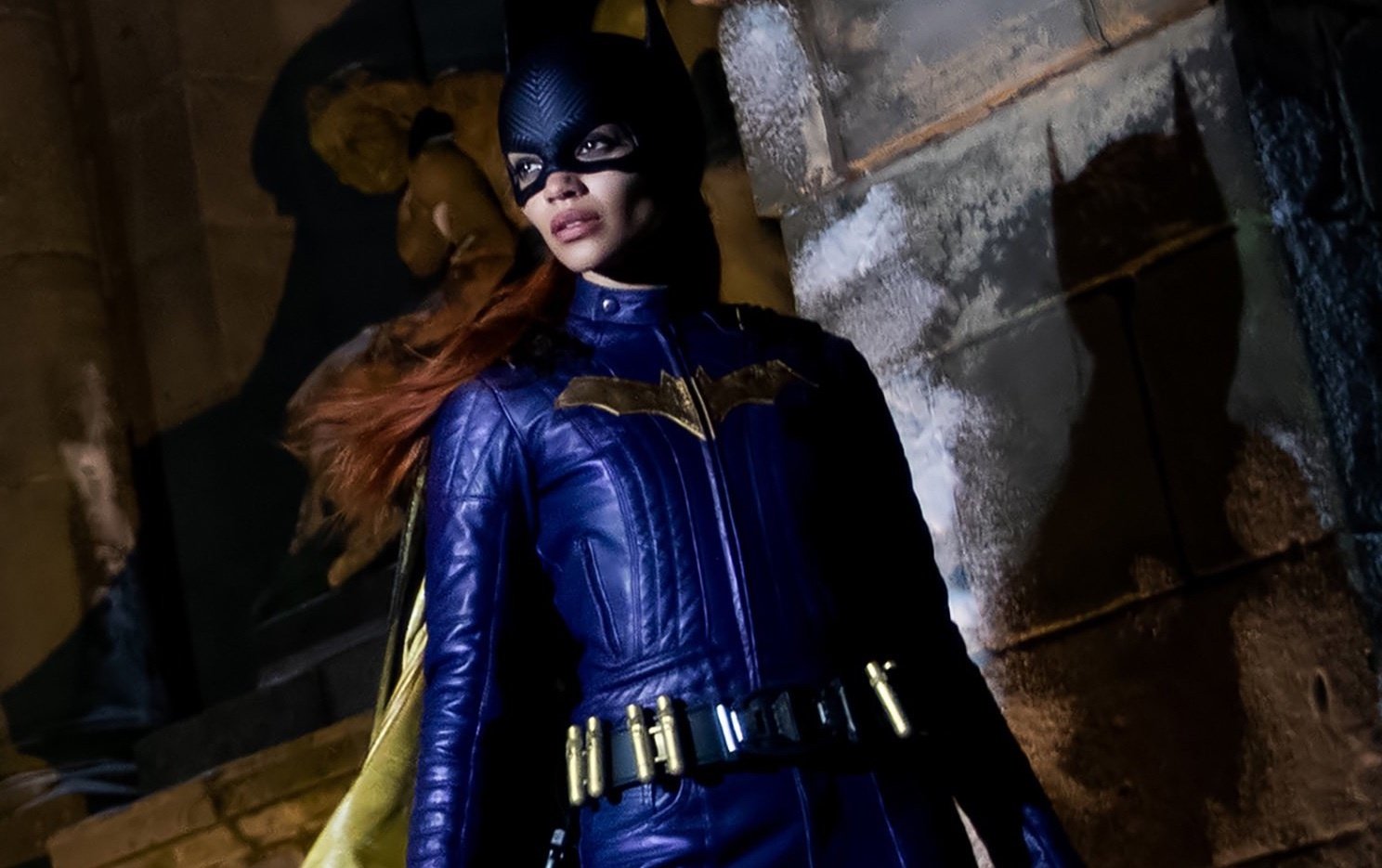 'Batgirl' Leslie Grace nos muestra el traje de la heroína