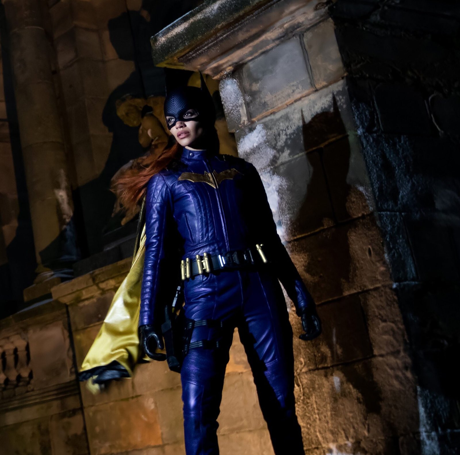 'Batgirl' Leslie Grace nos muestra el traje de la heroína